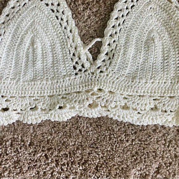 Lulu's Let's Run Away Ivory Crochet Halter Crop Top - M/L - Picture 7 of 9